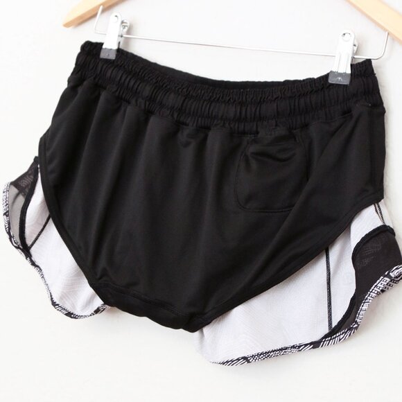 Lululemon Hotty Hot Shorts Dottie Tribe White Black 2.5" Inseam Size 8 Active - Picture 10 of 16